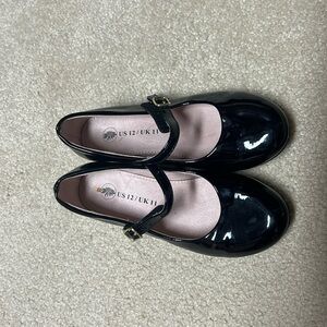 Little girl’s black Mary Jane shoes size 12 with little heel